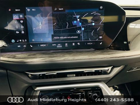 Certified 2025 Audi Q5 Premium AWD/4WD image 12