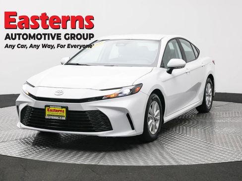 Used 2025 Toyota Camry LE FWD image 1