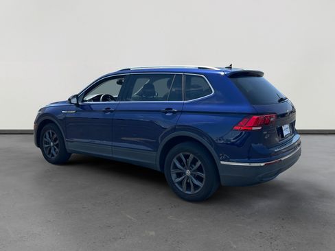 Used 2022 Volkswagen Tiguan SE w/ Panoramic Sunroof Package AWD/4WD image 3
