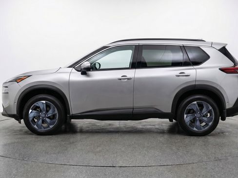 Used 2025 Nissan Rogue SV FWD image 3