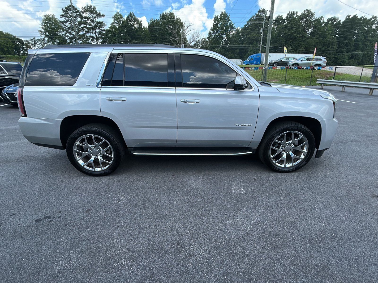 Used 2017 GMC Yukon SLT AWD/4WD image 6