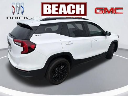 Used 2024 GMC Terrain SLE w/ Driver Convenience Package FWD image 3