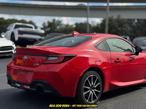 Used 2022 Toyota GR86 w/ ALL Weather Mat Package (TMS) RWD image 6