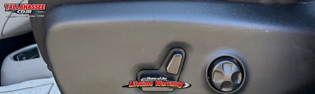 Used 2023 Chrysler Voyager LX FWD image 18