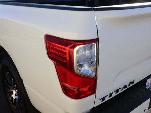Certified 2022 Nissan Titan SV image 7