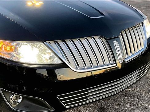 Used 2009 Lincoln MKS image 33