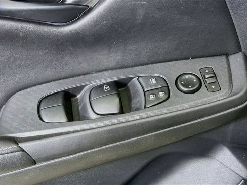 Used 2025 Nissan Sentra S FWD image 19