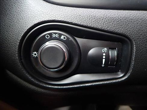 Used 2015 Jeep Renegade Sport w/ Power & Air Group image 20