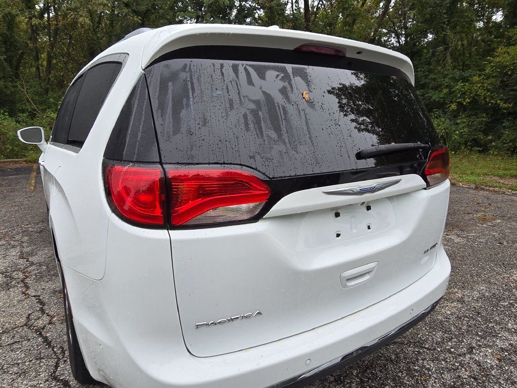 Used 2018 Chrysler Pacifica Limited w/ Advanced Safetytec Group FWD image 5