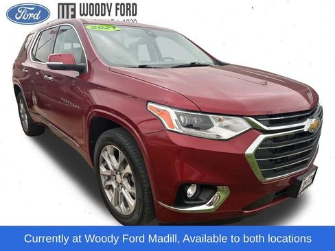 Used 2022 Chevrolet Traverse Premier FWD image 1