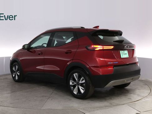 Used 2022 Chevrolet Bolt EUV LT w/ Convenience Package image 17