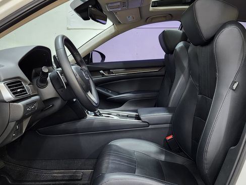 Used 2018 Honda Accord Touring image 14