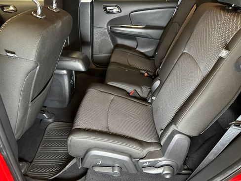 Used 2020 Dodge Journey SE image 21