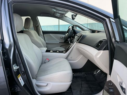 Used 2010 Toyota Venza 4dr Wgn I4 AWD (Natl) image 20