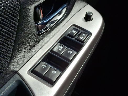 Used 2017 Subaru Crosstrek 2.0i Premium image 23