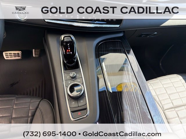 Certified 2024 Cadillac Escalade V w/ LPO, ONYX Package AWD/4WD image 35