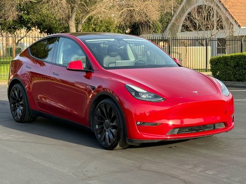 Used 2022 Tesla Model Y Performance image 3