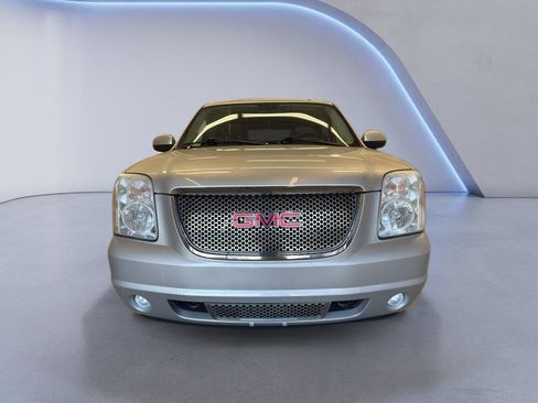 Used 2010 GMC Yukon Denali AWD/4WD image 2