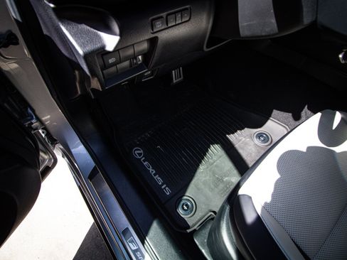 Used 2022 Lexus IS 350 F Sport RWD image 17