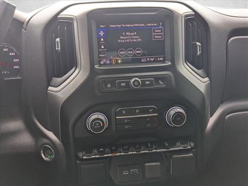Used 2026 Chevrolet Silverado 1500 Custom Trail Boss w/ LPO, Dark Essentials Package AWD/4WD image 12