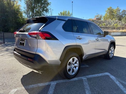 Used 2022 Toyota RAV4 LE image 5
