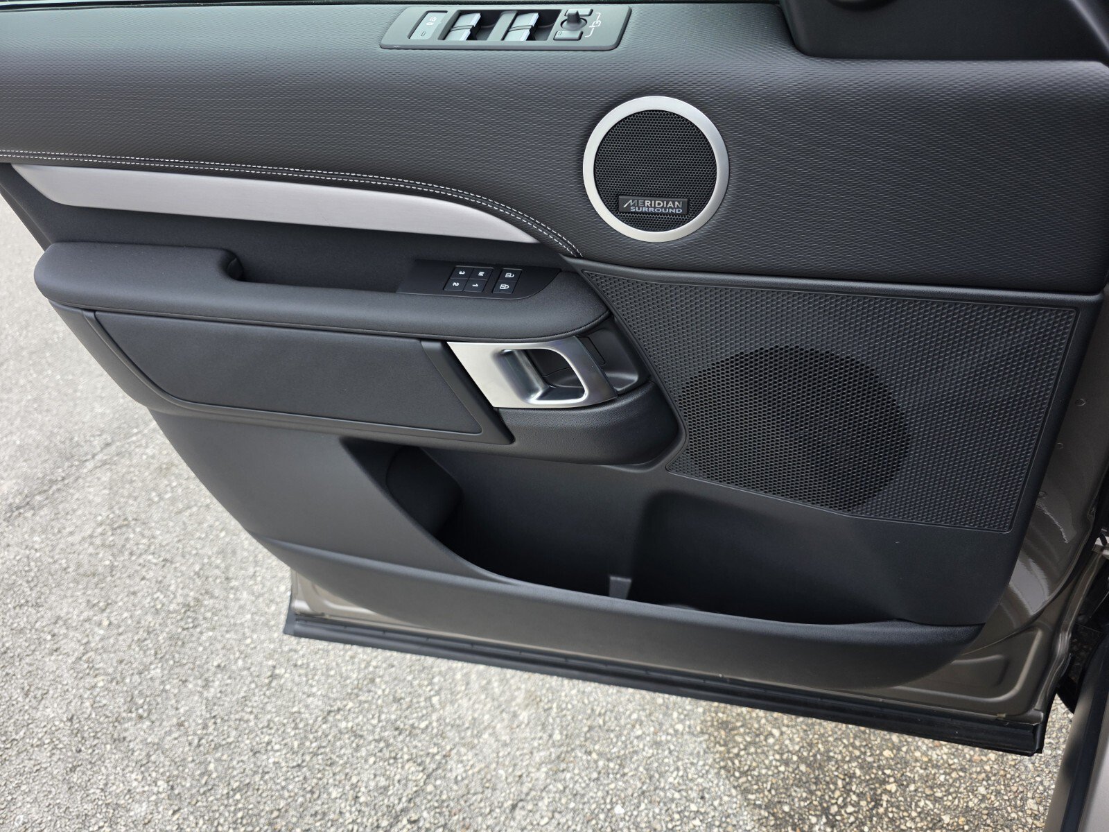 New 2026 Land Rover Discovery Dynamic SE AWD/4WD image 18