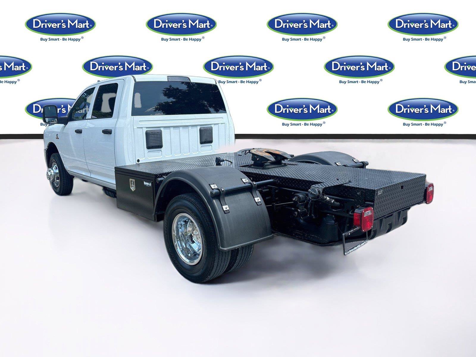 Used 2023 RAM 3500 Tradesman w/ Chrome Appearance Group AWD/4WD image 5