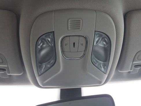 Used 2018 Jeep Compass Latitude w/ Popular Equipment Group image 19