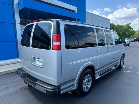 Used 2024 Chevrolet Express 2500 RWD image 9