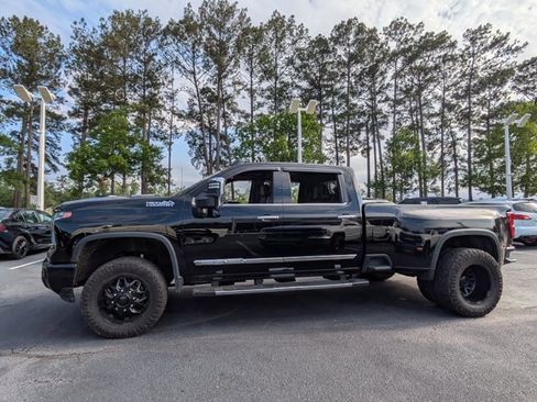 Used 2024 Chevrolet Silverado 3500 High Country w/ High Country Premium Package AWD/4WD image 9