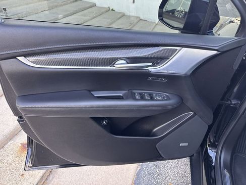 Used 2023 Cadillac XT5 Sportv w/ Technology Package image 23