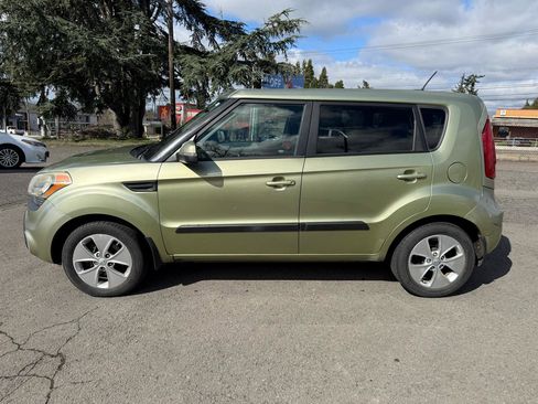 Used 2013 Kia Soul + image 2