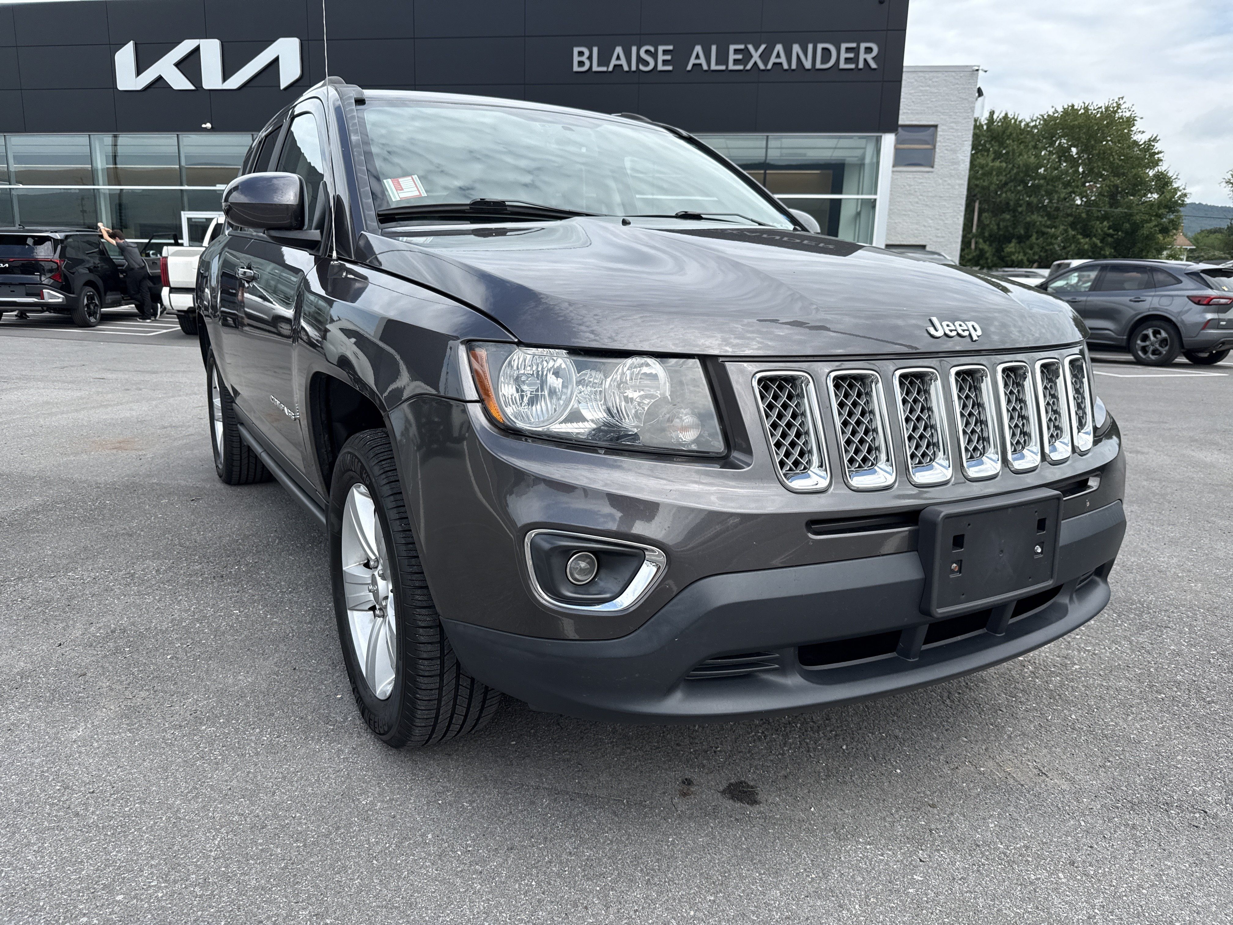 Used 2015 Jeep Compass High Altitude AWD/4WD image 1
