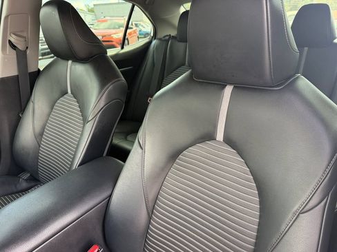 Used 2020 Toyota Camry SE FWD image 13