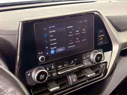 Used 2023 Toyota Highlander L image 13