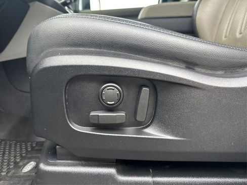 Used 2022 Land Rover Defender 110 X-Dynamic SE image 17