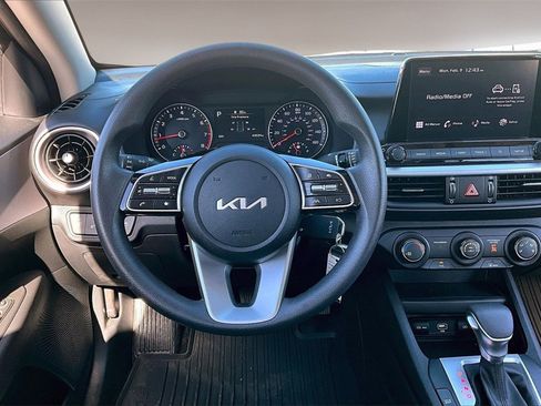 Used 2024 Kia Forte LXS w/ LXS Technology Package image 5