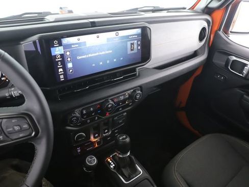 Used 2025 Jeep Wrangler Sport AWD/4WD image 25