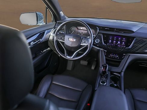 Certified 2025 Cadillac XT6 Premium Luxury image 30