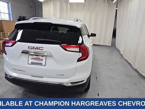 Used 2024 GMC Terrain SLT AWD/4WD image 10
