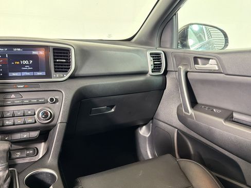 Used 2020 Kia Sportage S image 26