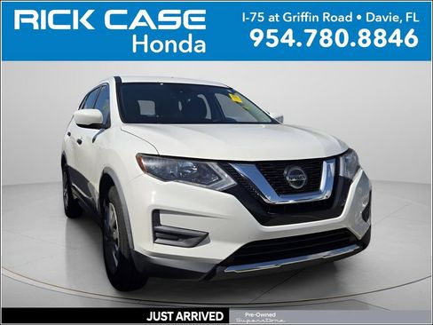 Used 2020 Nissan Rogue S FWD image 1
