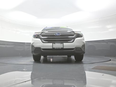 Used 2025 Subaru Forester Premium AWD/4WD image 10