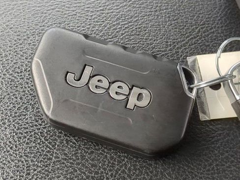 Used 2024 Jeep Gladiator Sport image 27