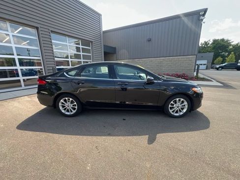 Used 2020 Ford Fusion SE FWD image 4