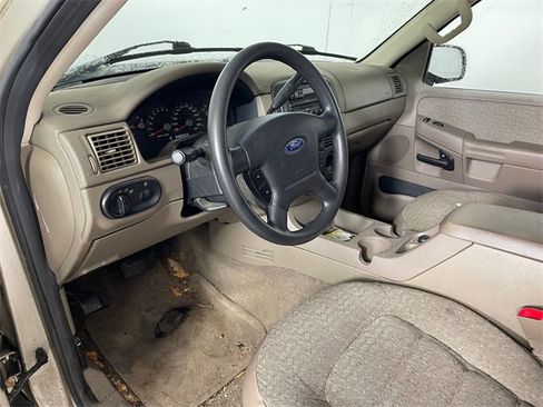 Used 2004 Ford Explorer XLS image 3