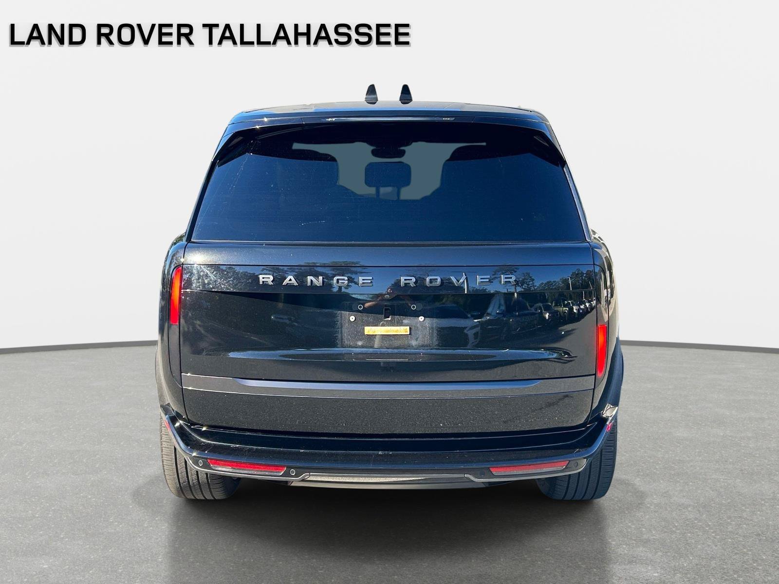 Used 2025 Land Rover Range Rover SE AWD/4WD image 6