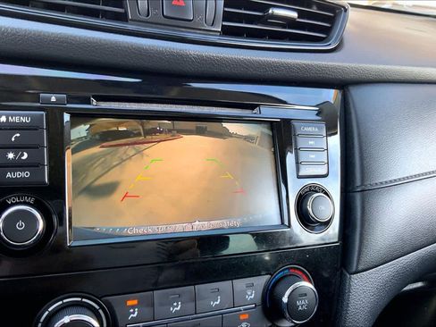 Used 2019 Nissan Rogue S image 27