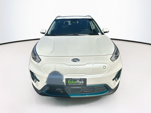 Used 2020 Kia Niro EX Premium w/ Cold Weather Package FWD image 2