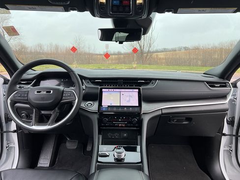 Used 2024 Jeep Grand Cherokee Limited w/ Luxury Tech Group II image 21